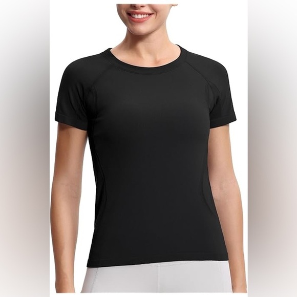 Danskin Now Tops - Danskin Now Women's Black Short Sleeve Top